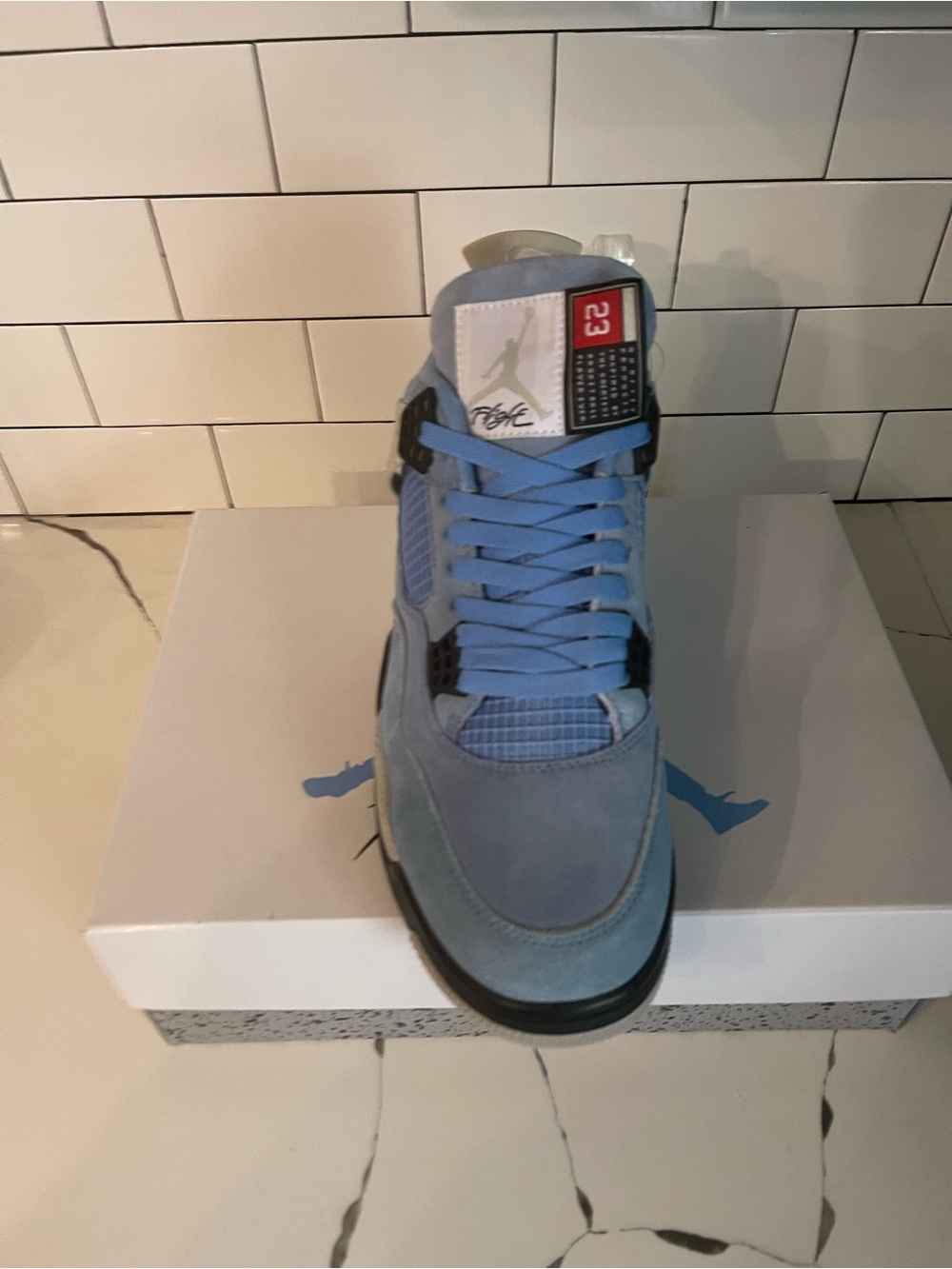 Men’s Retro 4 University Blue Size 11.5. - Picture 3 of 8